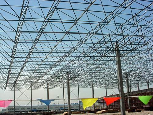 永盟鑫钢构的出现变形原因与注意质量节点的控制