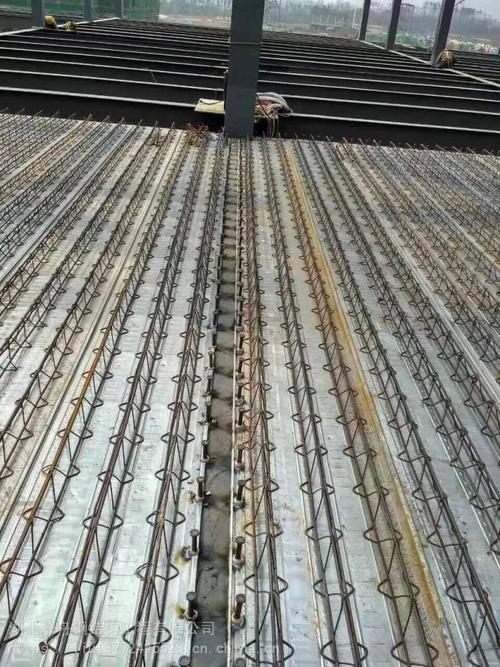 永盟鑫钢筋桁架楼承板和普通地板有什么不同？